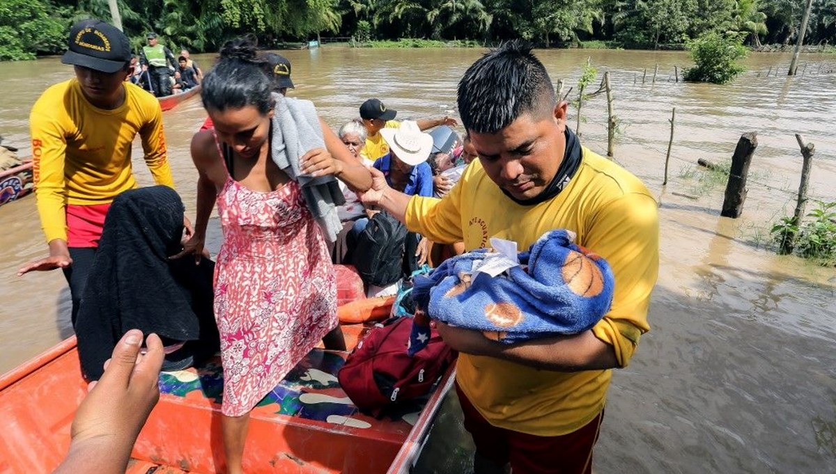 Julia Kasırgası ve şiddetli yağışlar Orta Amerika'da 28 kişinin ölümüne neden oldu