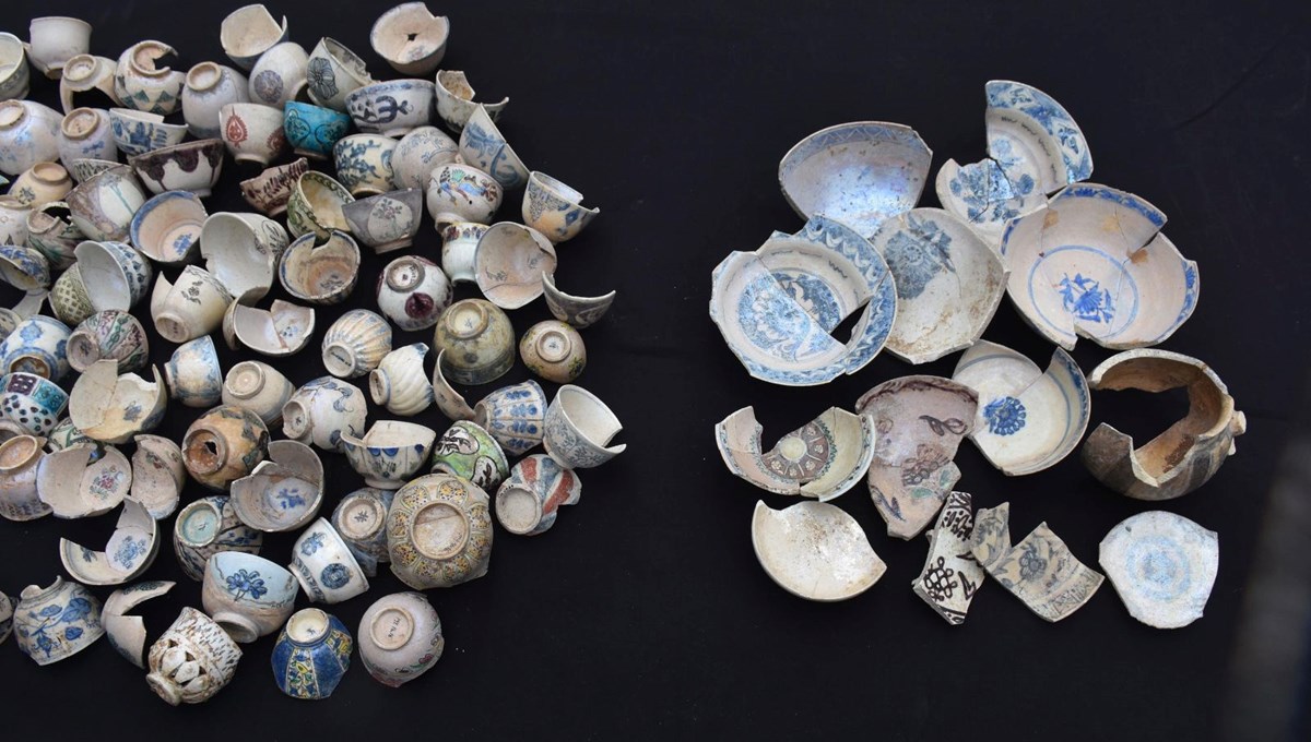 Smyrna Agorası'nda Osmanlı Dönemi'ne ait yüzlerce fincan bulundu