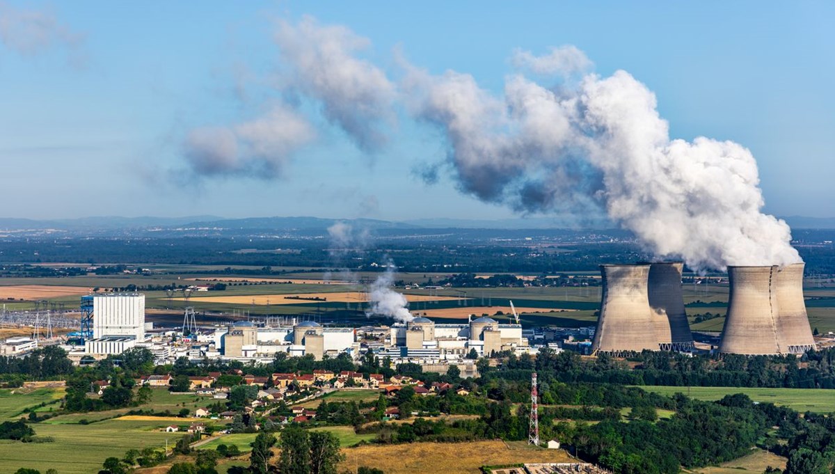 Fransa’da akaryakıt grevi nükleer santrallere de sıçradı